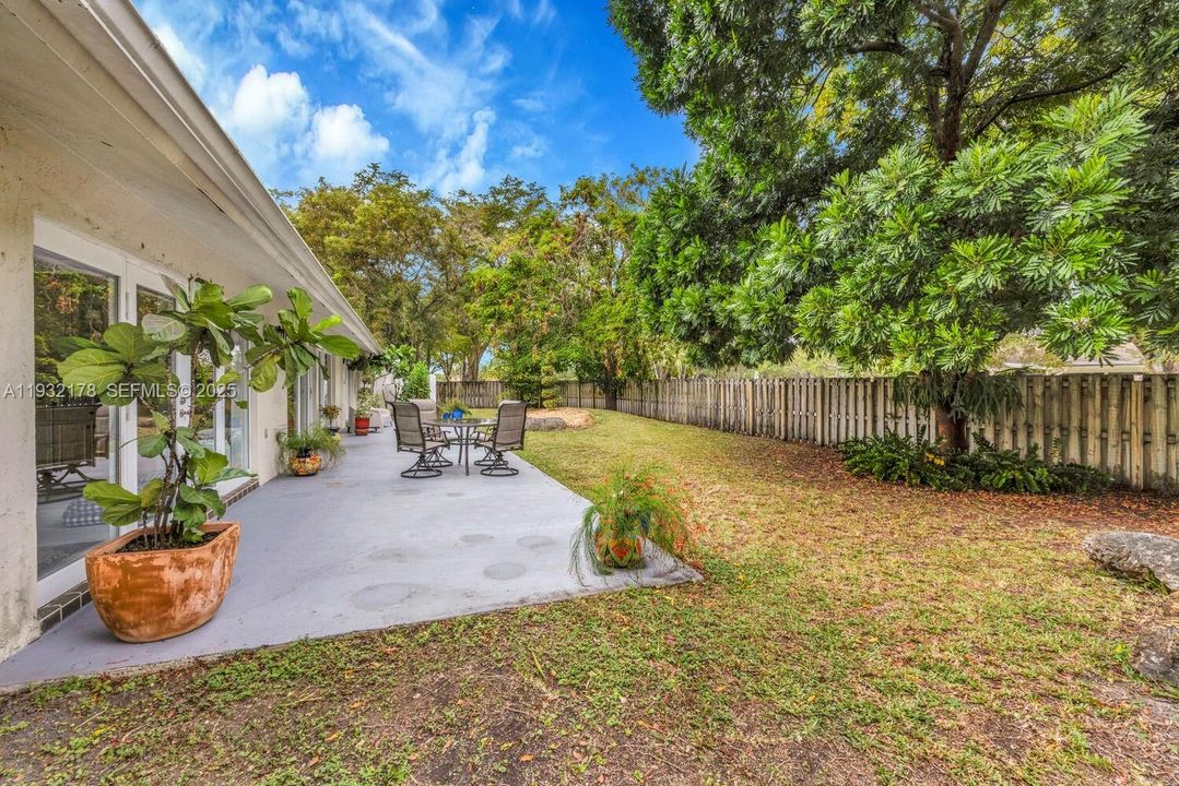 En Venta: $899,000 (5 camas, 2 baños, 2112 Pies cuadrados)