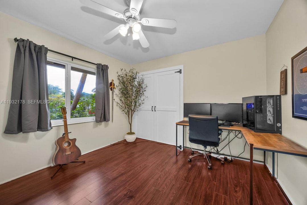 En Venta: $899,000 (5 camas, 2 baños, 2112 Pies cuadrados)