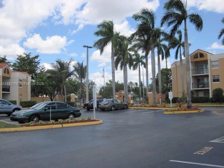 For Sale: $279,999 (2 beds, 2 baths, 950 Square Feet)