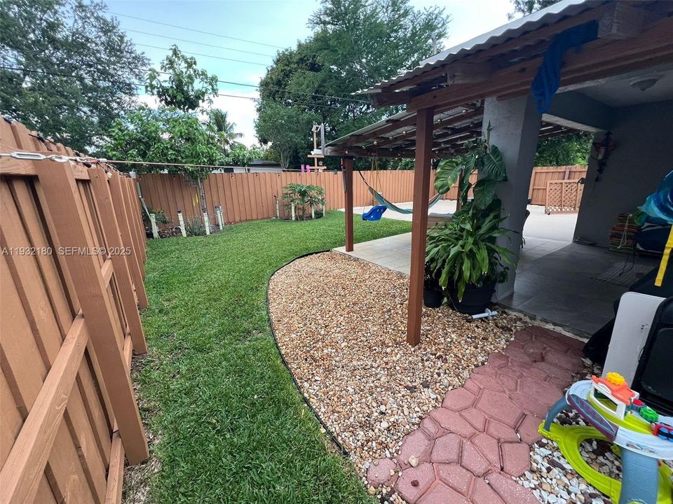 En Renta: $2,900 (4 camas, 2 baños, 1300 Pies cuadrados)