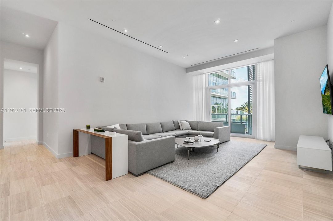 В аренду: $24,000 (3 спален, 3 ванн, 2569 Квадратных фут)