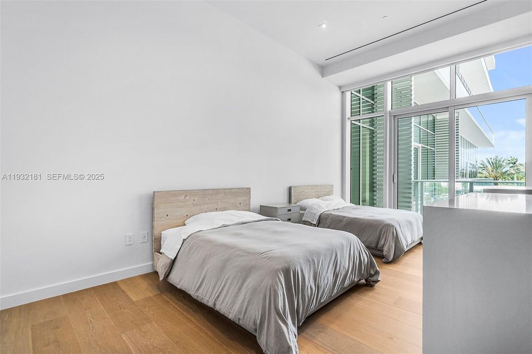 В аренду: $24,000 (3 спален, 3 ванн, 2569 Квадратных фут)