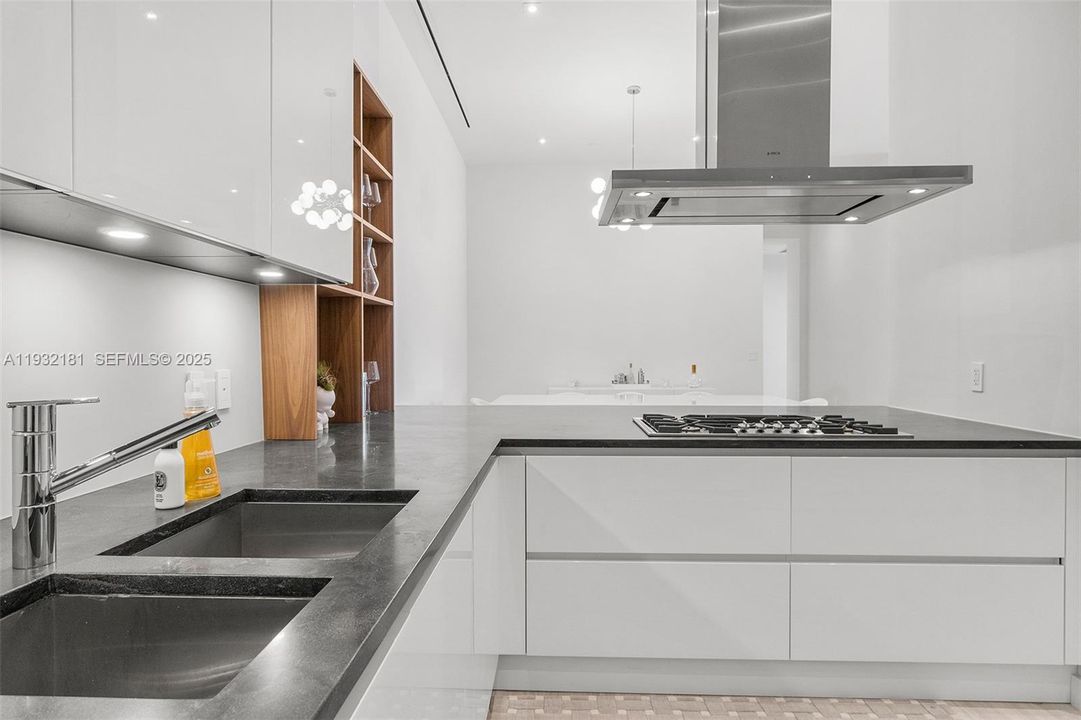 В аренду: $24,000 (3 спален, 3 ванн, 2569 Квадратных фут)