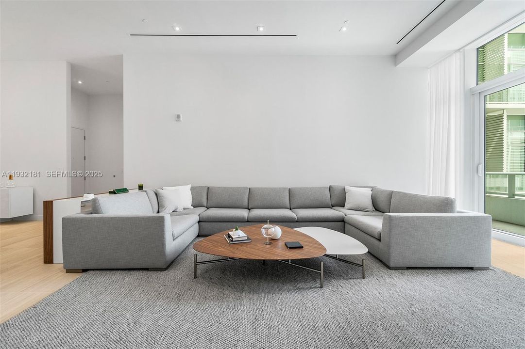 В аренду: $24,000 (3 спален, 3 ванн, 2569 Квадратных фут)