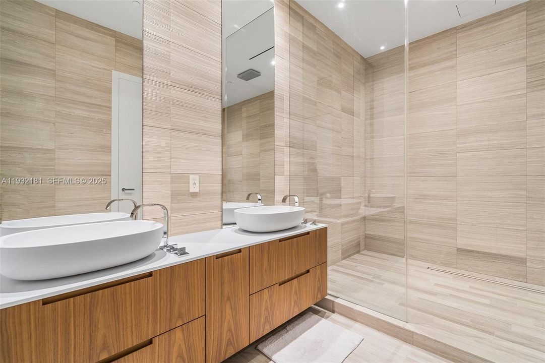 В аренду: $24,000 (3 спален, 3 ванн, 2569 Квадратных фут)