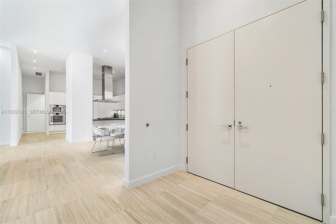 В аренду: $24,000 (3 спален, 3 ванн, 2569 Квадратных фут)