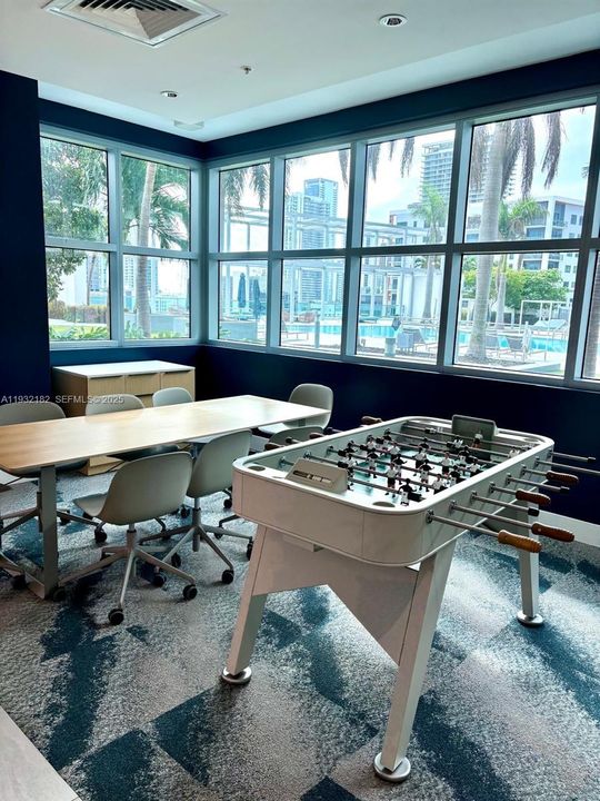 出租: $4,800 (2 贝兹, 2 浴室, 1181 平方英尺)