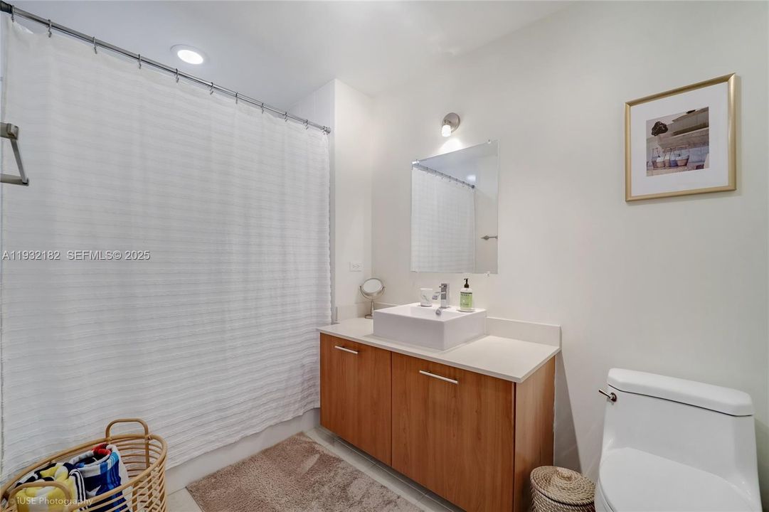 出租: $4,800 (2 贝兹, 2 浴室, 1181 平方英尺)