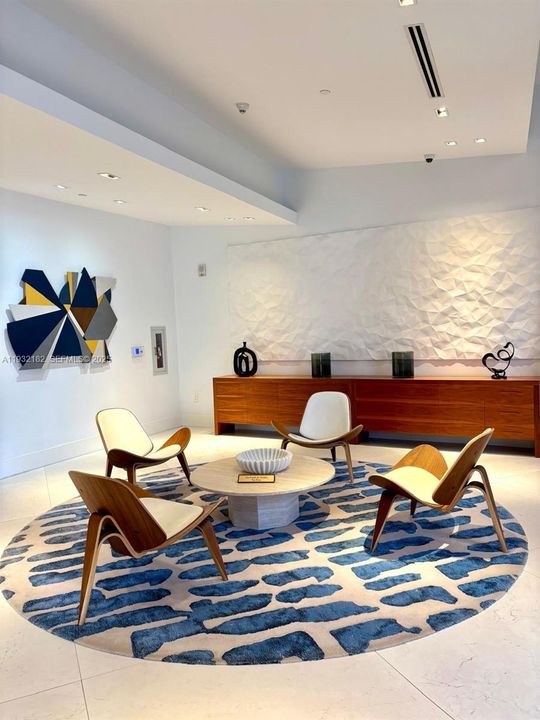 出租: $4,800 (2 贝兹, 2 浴室, 1181 平方英尺)