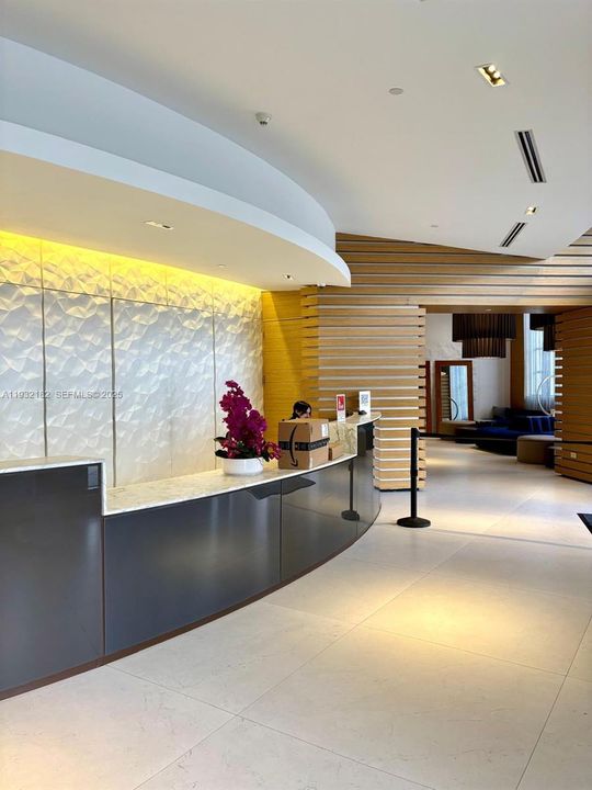 出租: $4,800 (2 贝兹, 2 浴室, 1181 平方英尺)