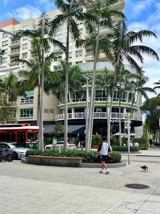 出租: $4,800 (2 贝兹, 2 浴室, 1181 平方英尺)