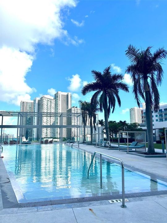 出租: $4,800 (2 贝兹, 2 浴室, 1181 平方英尺)