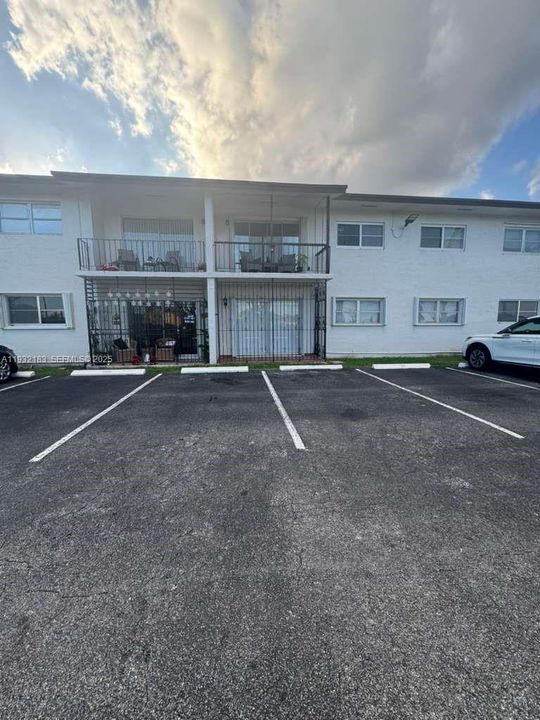 В аренду: $2,500 (2 спален, 2 ванн, 838 Квадратных фут)