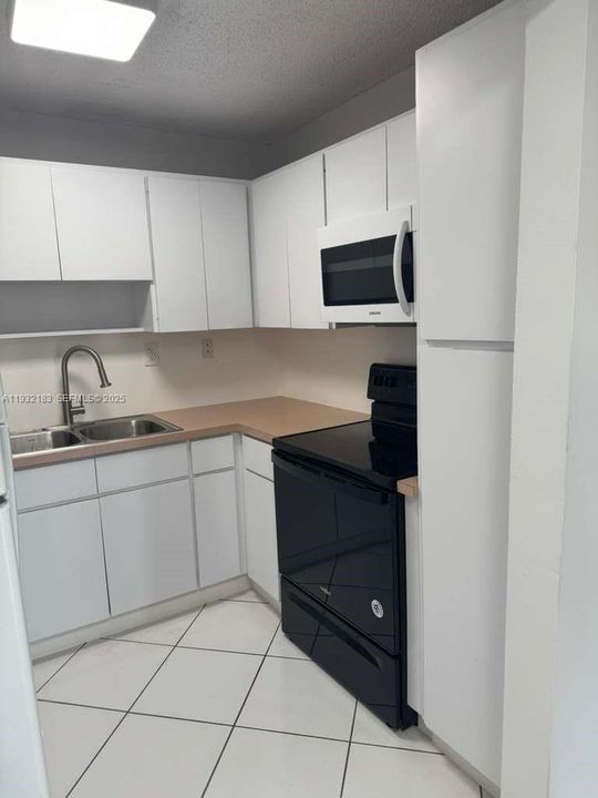 В аренду: $2,500 (2 спален, 2 ванн, 838 Квадратных фут)