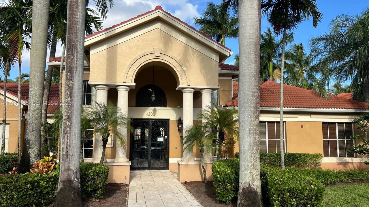 待售: $229,000 (3 贝兹, 2 浴室, 1300 平方英尺)