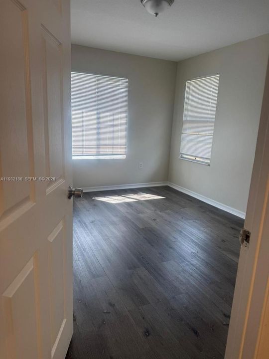 待售: $229,000 (3 贝兹, 2 浴室, 1300 平方英尺)