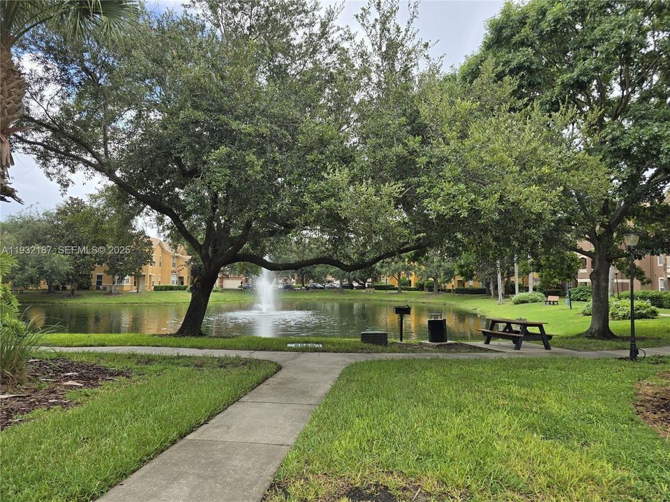 出租: $1,550 (1 贝兹, 1 浴室, 0 平方英尺)