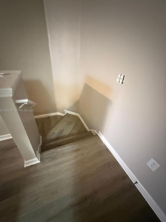 出租: $1,550 (1 贝兹, 1 浴室, 0 平方英尺)