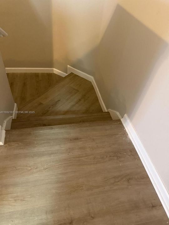 出租: $1,550 (1 贝兹, 1 浴室, 0 平方英尺)