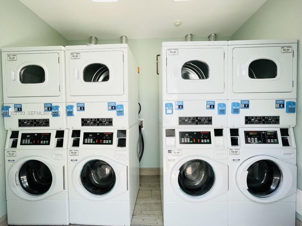 В аренду: $1,889 (0 спален, 1 ванн, 400 Квадратных фут)