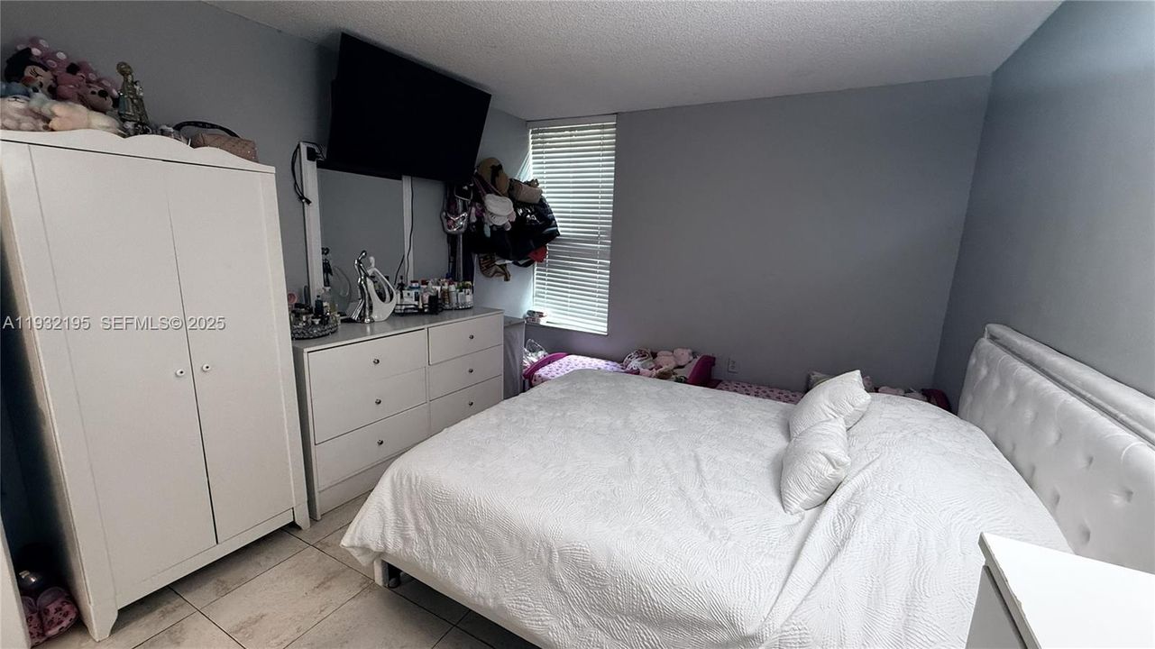 For Rent: $1,950 (1 beds, 1 baths, 680 Square Feet)