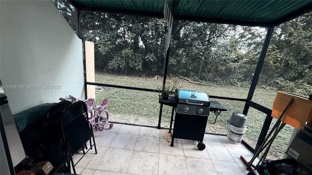 For Rent: $1,950 (1 beds, 1 baths, 680 Square Feet)