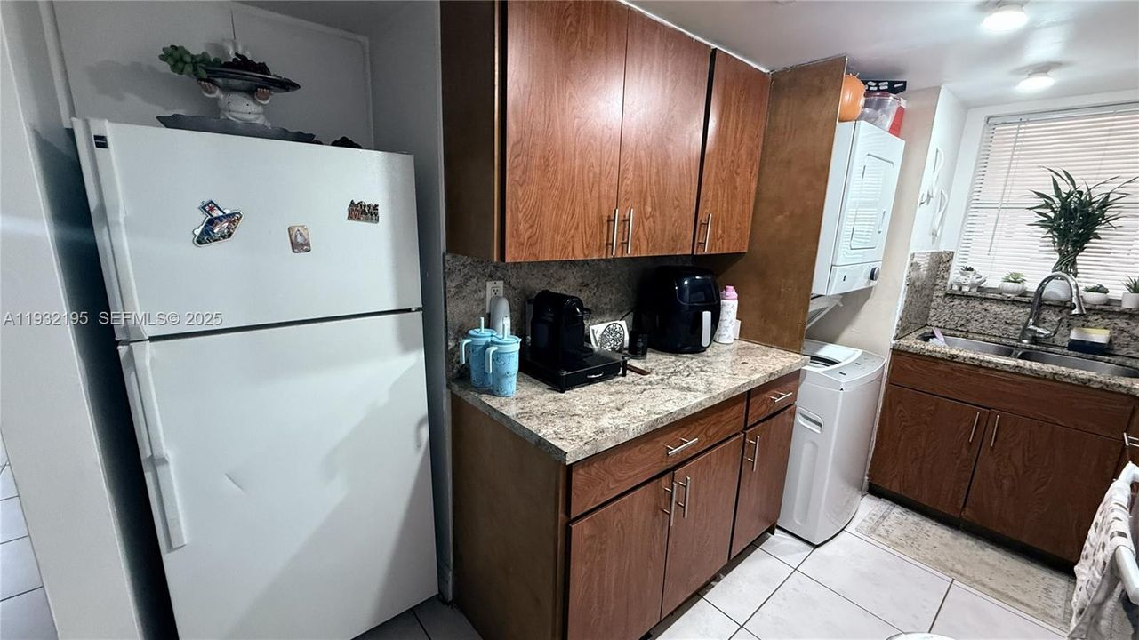 For Rent: $1,950 (1 beds, 1 baths, 680 Square Feet)