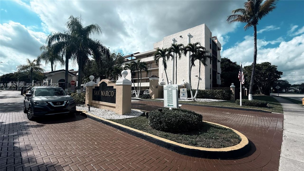 For Rent: $1,950 (1 beds, 1 baths, 680 Square Feet)