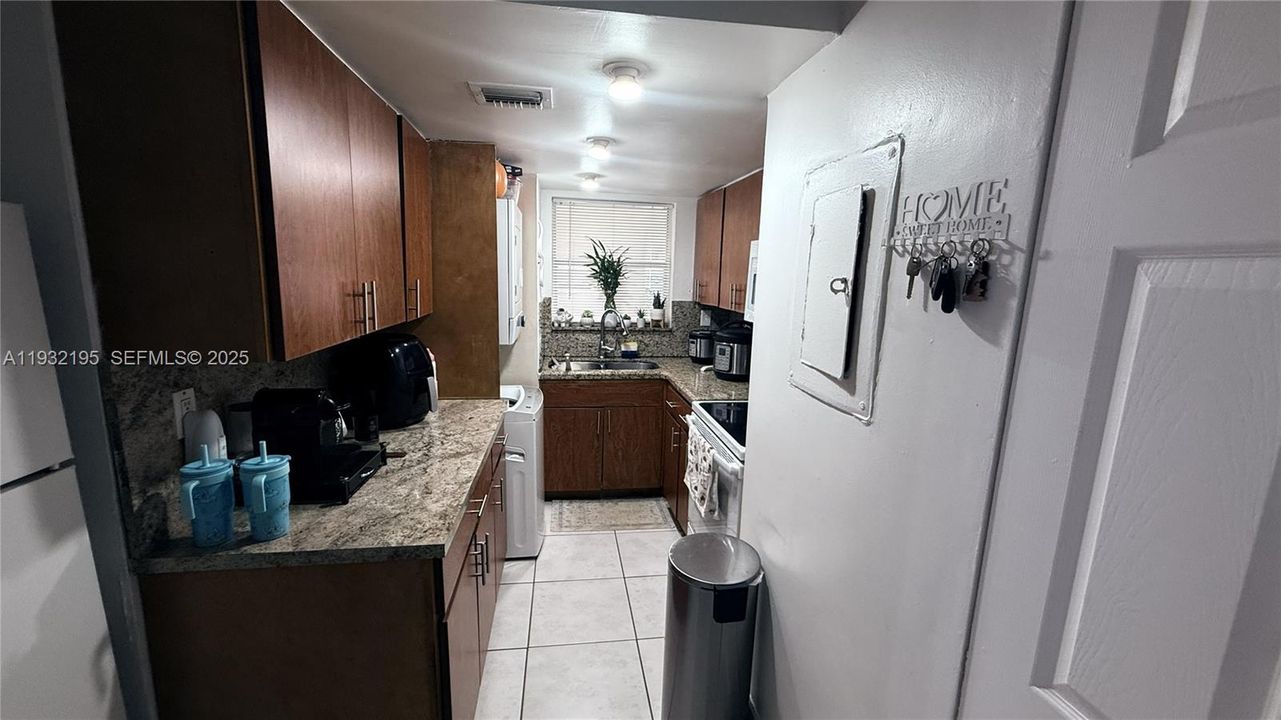 For Rent: $1,950 (1 beds, 1 baths, 680 Square Feet)