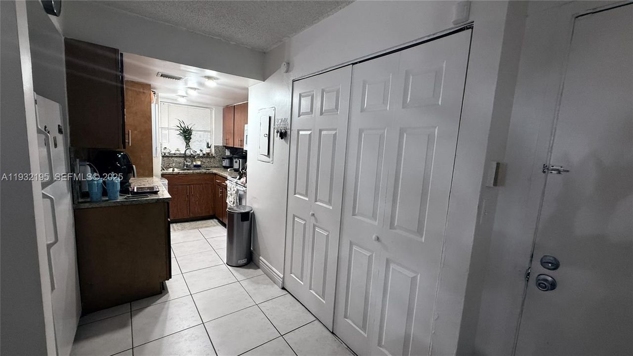 For Rent: $1,950 (1 beds, 1 baths, 680 Square Feet)
