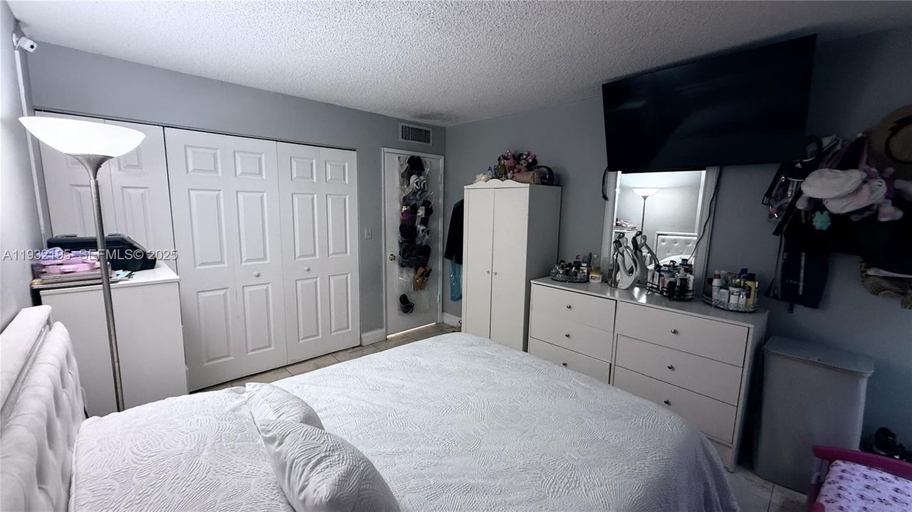 For Rent: $1,950 (1 beds, 1 baths, 680 Square Feet)