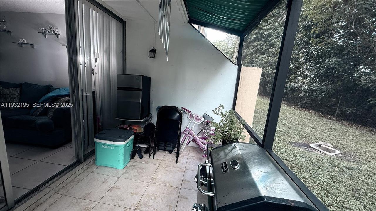 For Rent: $1,950 (1 beds, 1 baths, 680 Square Feet)