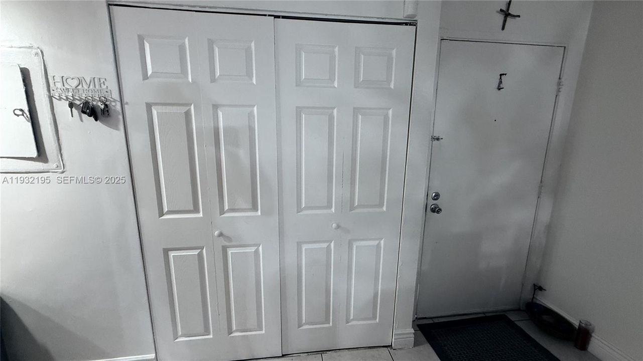 For Rent: $1,950 (1 beds, 1 baths, 680 Square Feet)