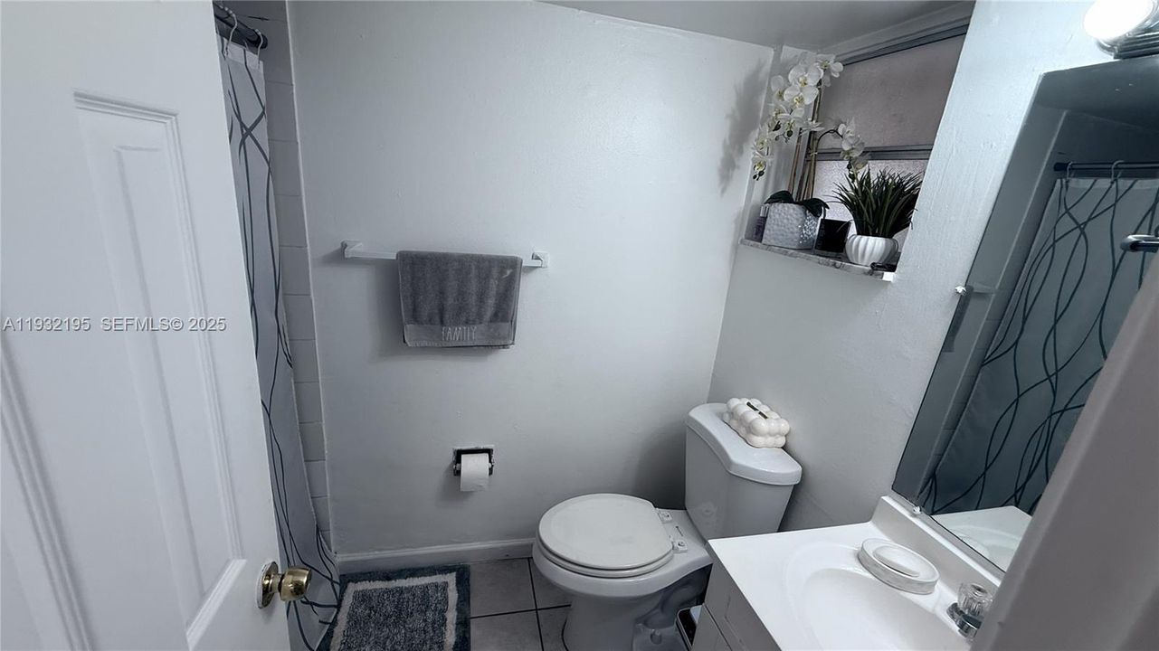 For Rent: $1,950 (1 beds, 1 baths, 680 Square Feet)