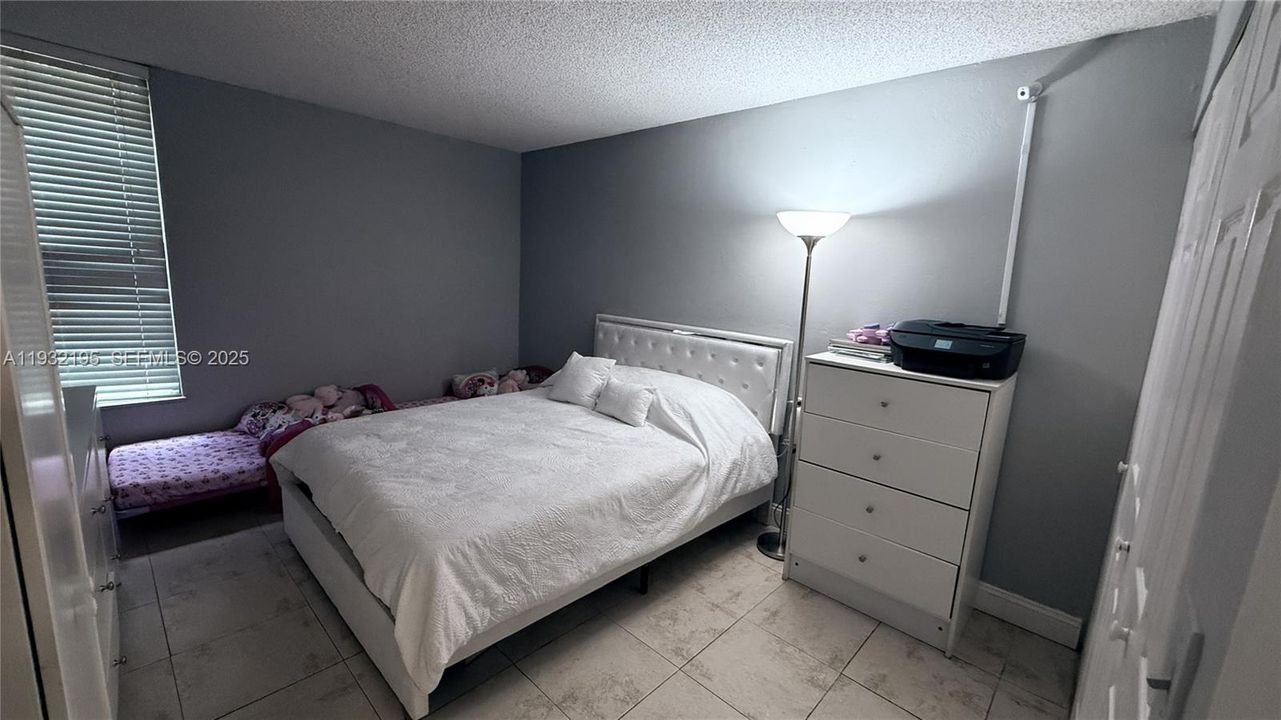 For Rent: $1,950 (1 beds, 1 baths, 680 Square Feet)