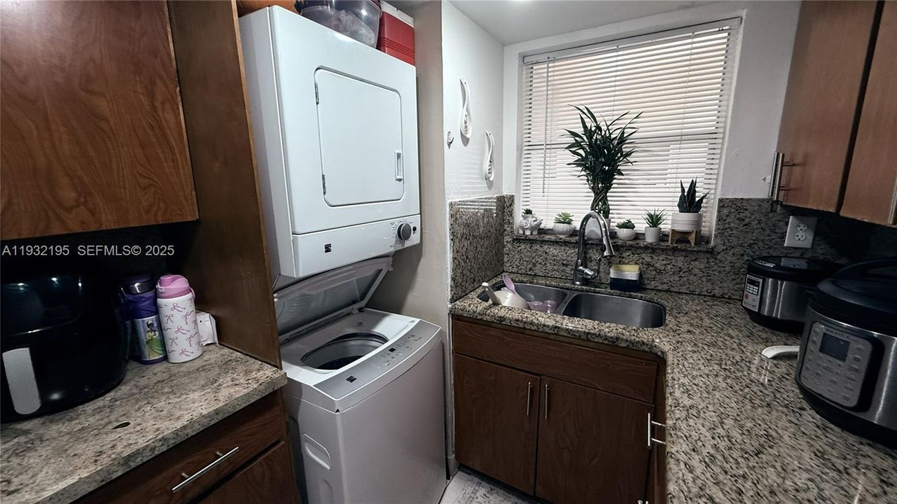 For Rent: $1,950 (1 beds, 1 baths, 680 Square Feet)