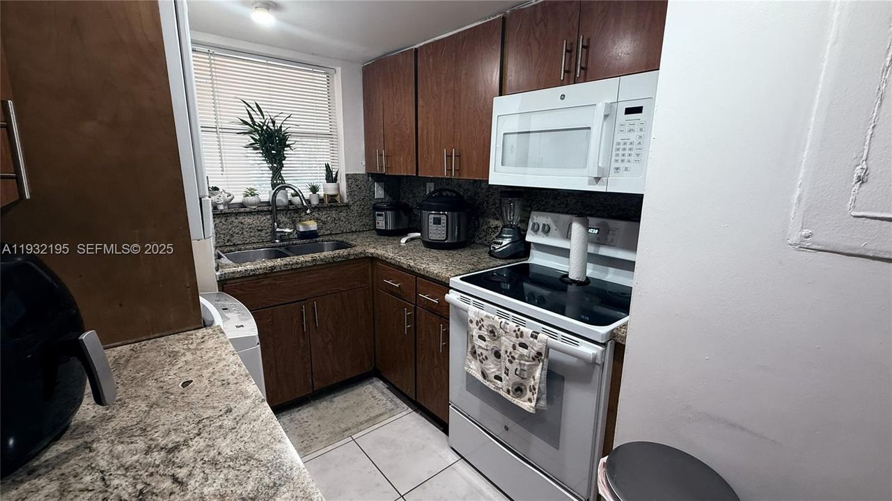 For Rent: $1,950 (1 beds, 1 baths, 680 Square Feet)