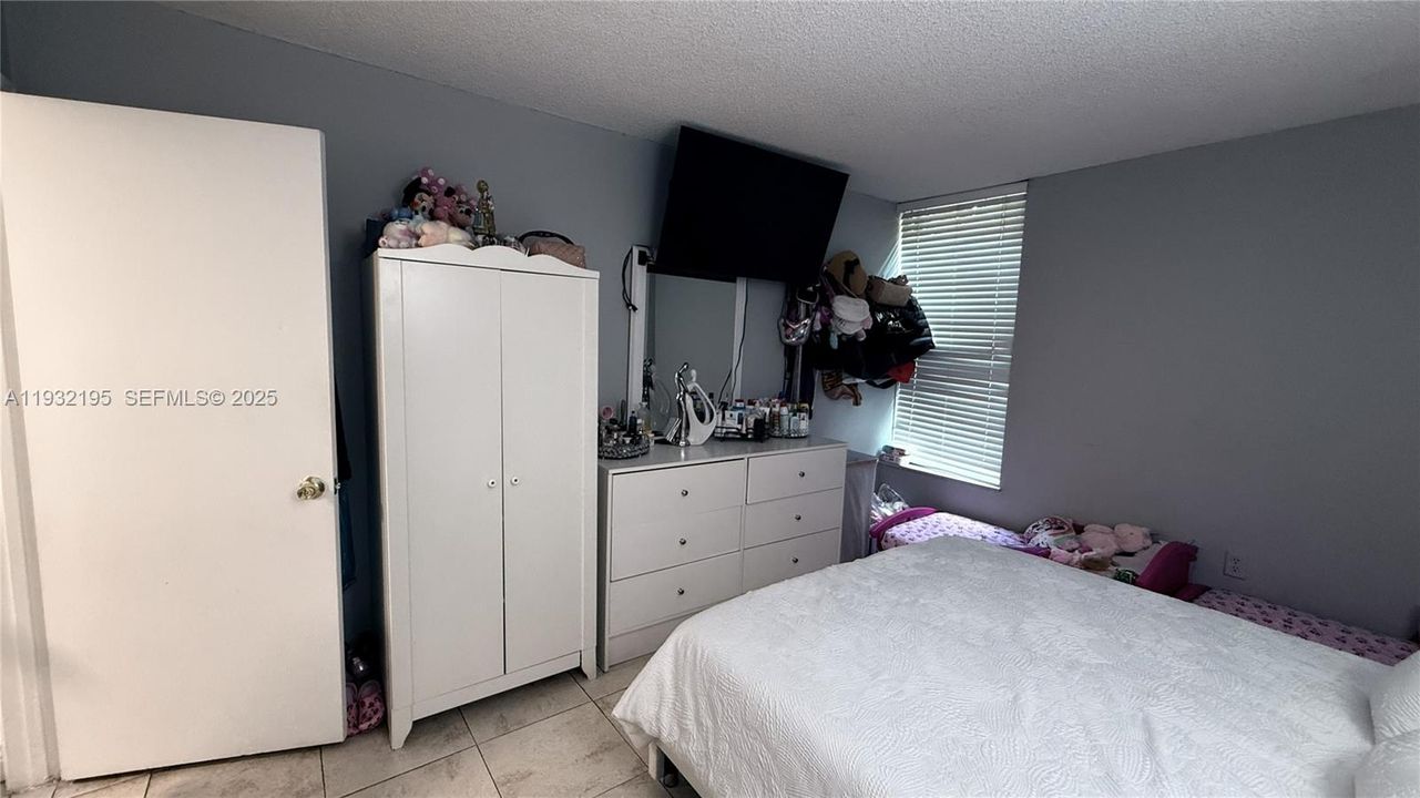 For Rent: $1,950 (1 beds, 1 baths, 680 Square Feet)