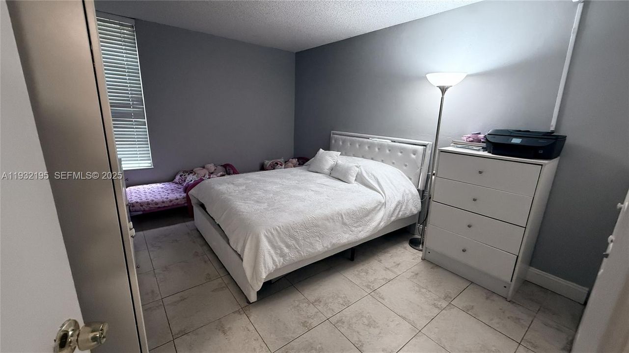 For Rent: $1,950 (1 beds, 1 baths, 680 Square Feet)