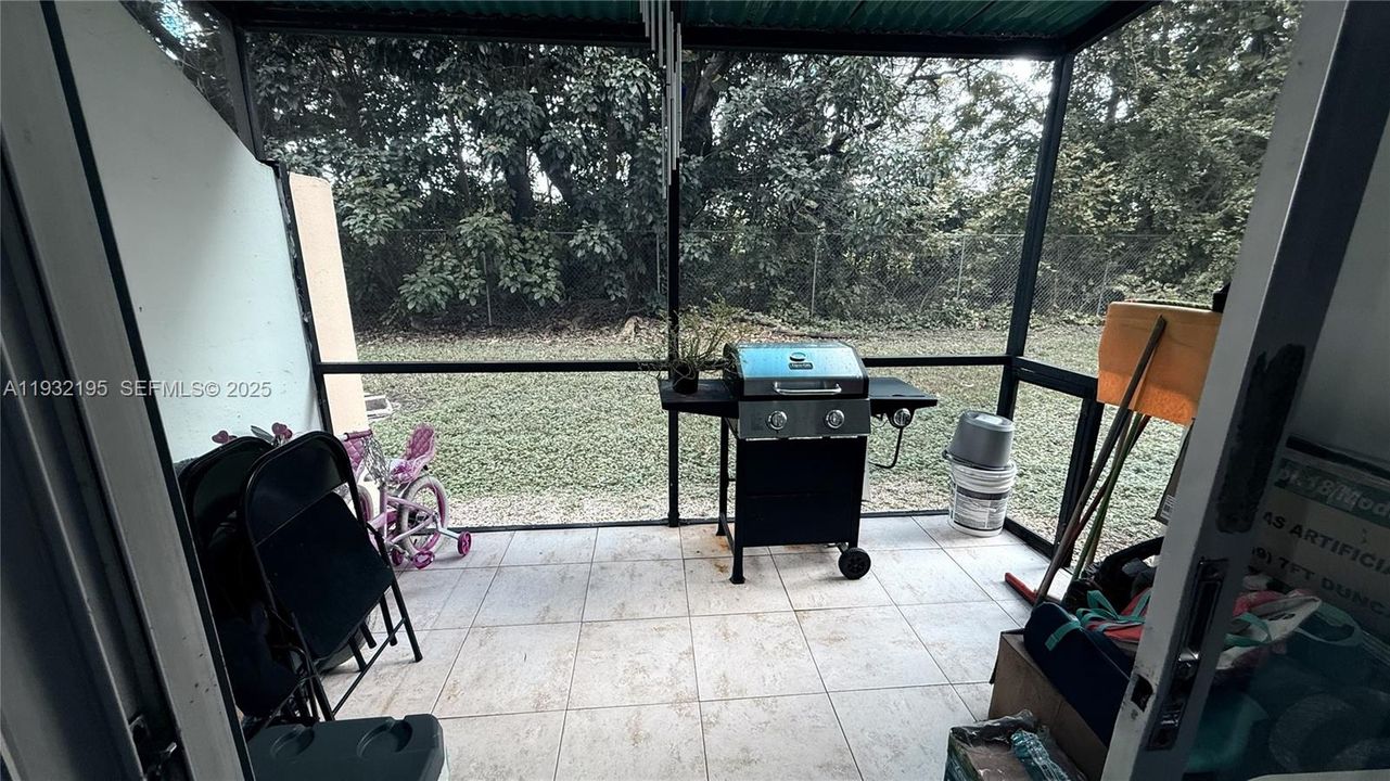 For Rent: $1,950 (1 beds, 1 baths, 680 Square Feet)