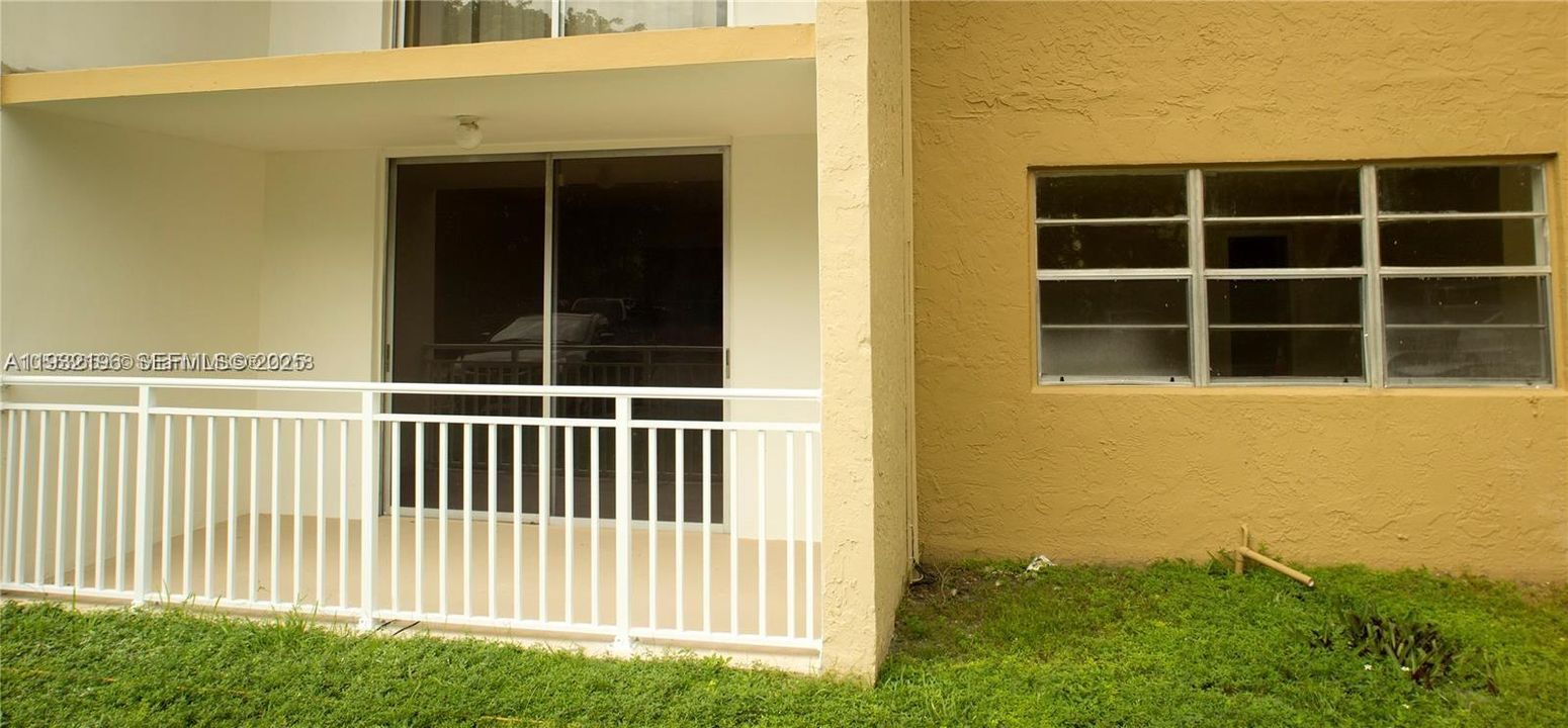 For Sale: $220,000 (1 beds, 1 baths, 870 Square Feet)