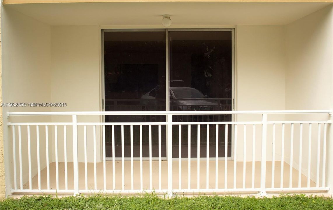 For Sale: $220,000 (1 beds, 1 baths, 870 Square Feet)