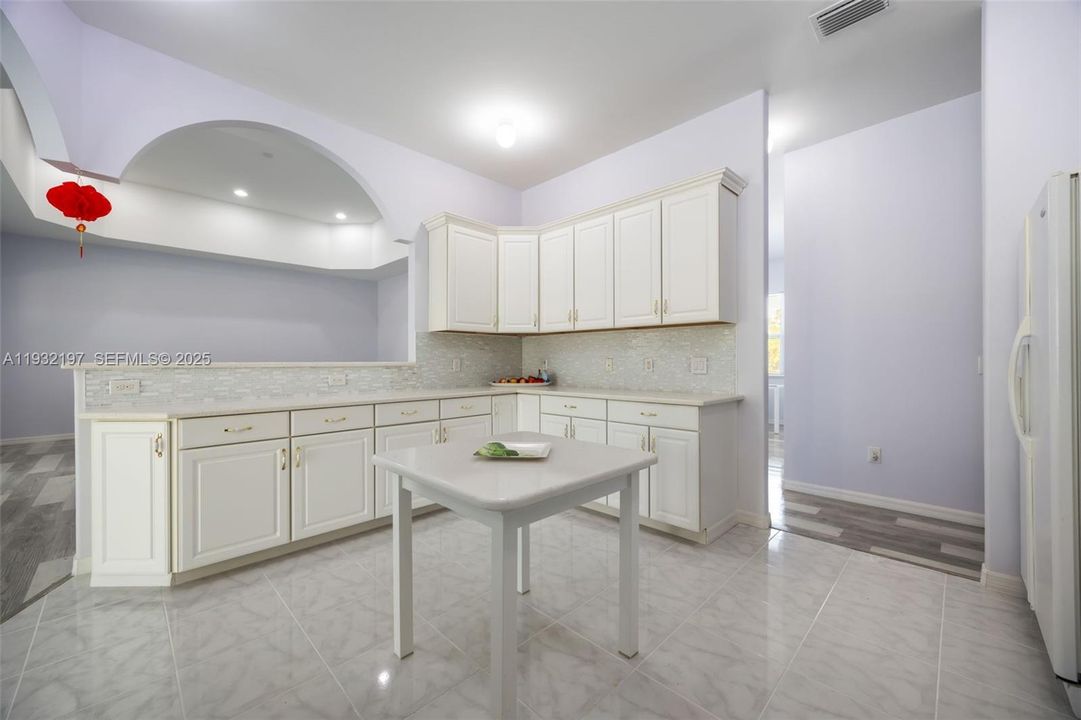 待售: $749,000 (4 贝兹, 3 浴室, 0 平方英尺)