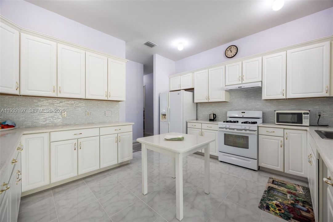 待售: $749,000 (4 贝兹, 3 浴室, 0 平方英尺)