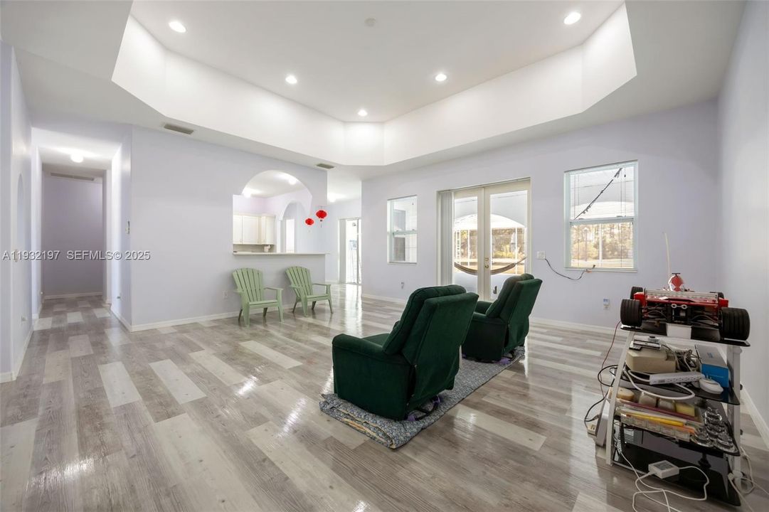 待售: $749,000 (4 贝兹, 3 浴室, 0 平方英尺)