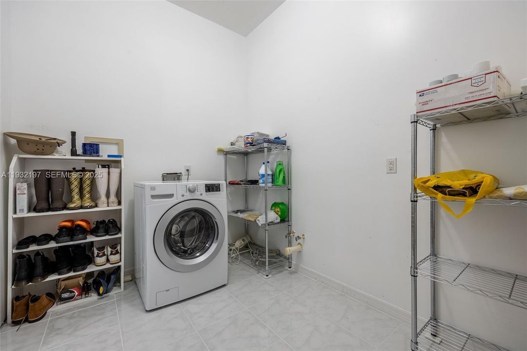 待售: $749,000 (4 贝兹, 3 浴室, 0 平方英尺)