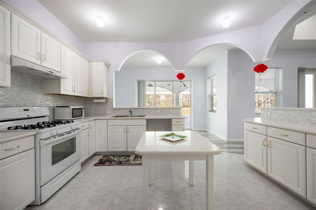 待售: $749,000 (4 贝兹, 3 浴室, 0 平方英尺)