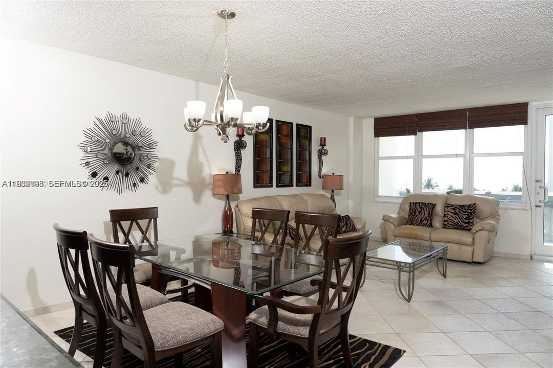 For Sale: $550,000 (2 beds, 2 baths, 1248 Square Feet)