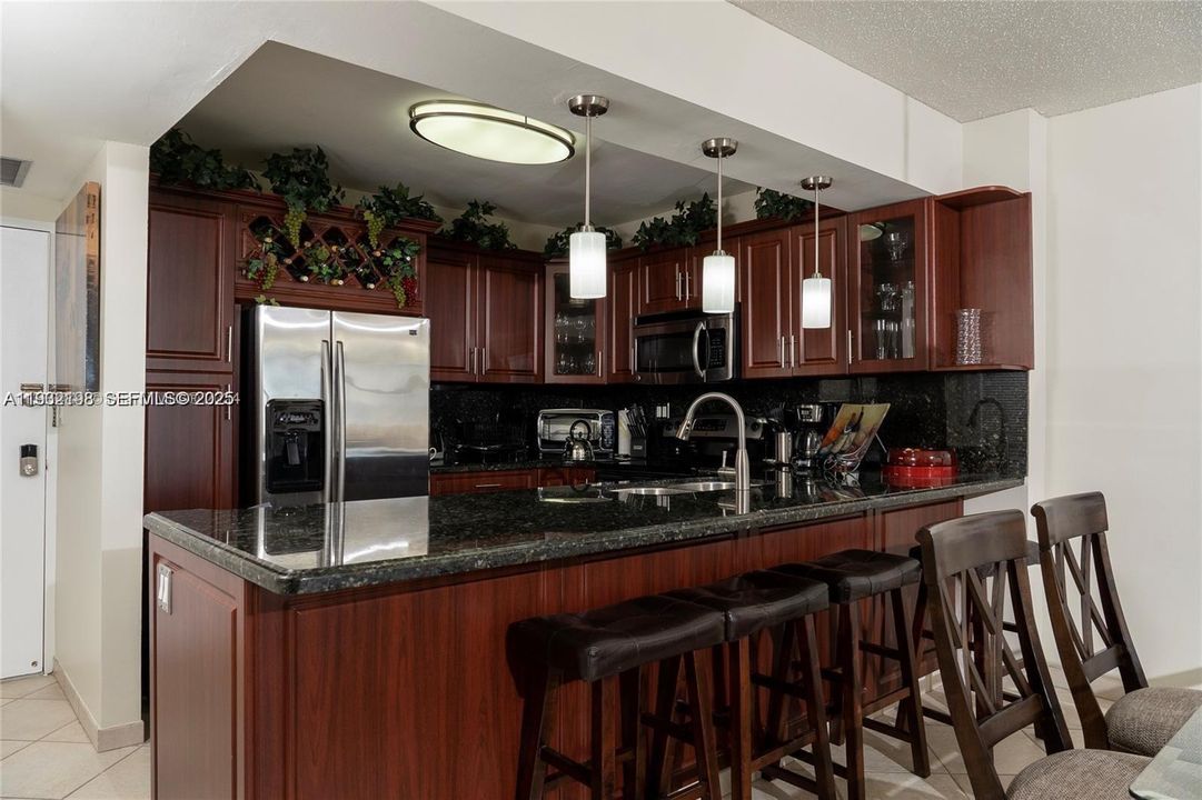 For Sale: $550,000 (2 beds, 2 baths, 1248 Square Feet)