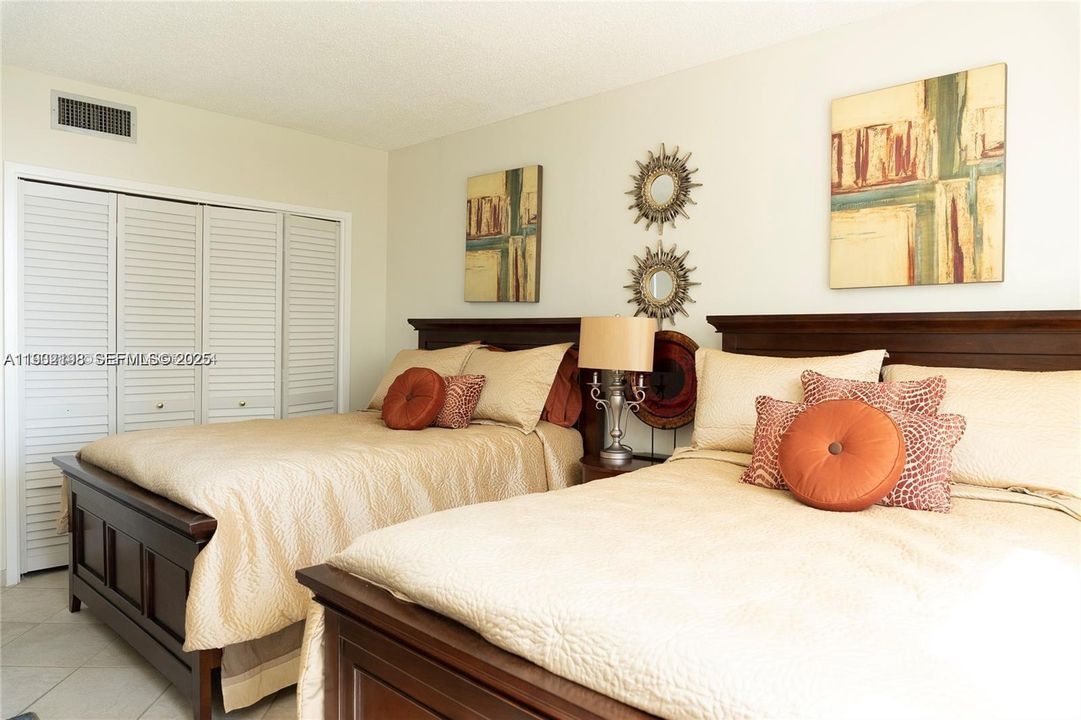 For Sale: $550,000 (2 beds, 2 baths, 1248 Square Feet)